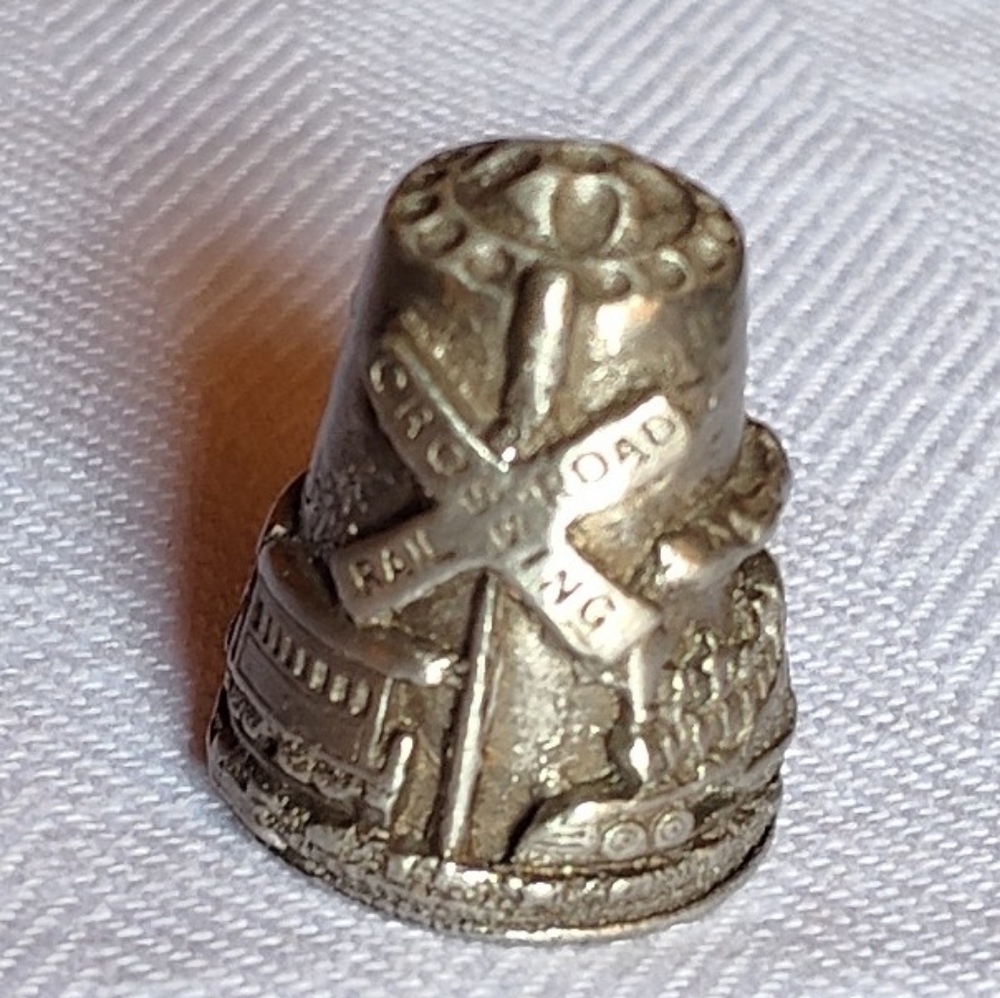 Vintage Nicholas Gish Pewter Railroad Themed Thimble, Signed Christmas Holiday - Picture 3 of 6